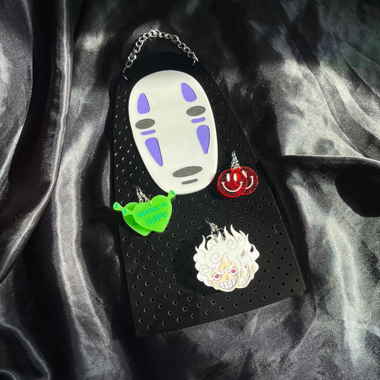 NO FACE EARRING DISPLAY